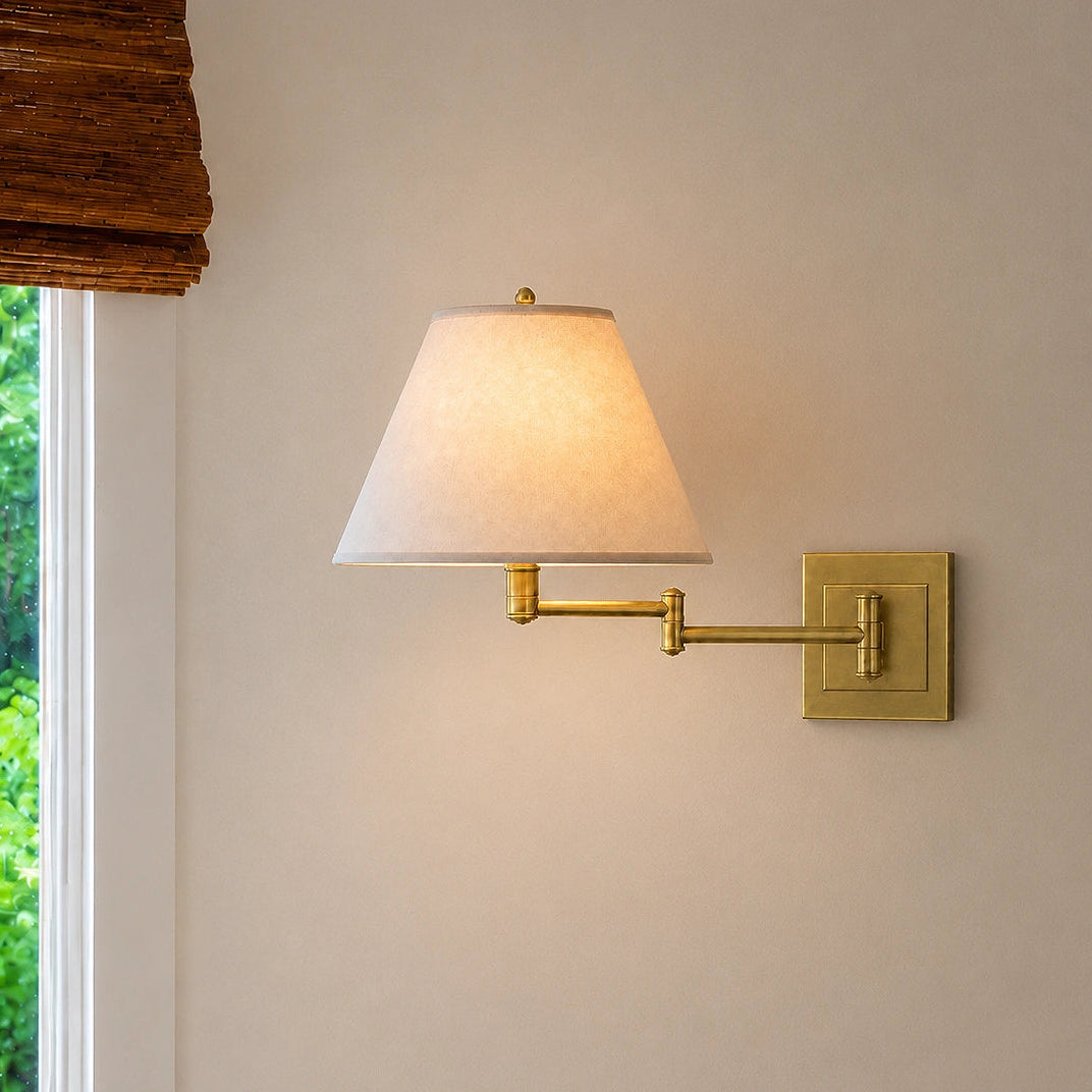 Lampa ścienna z metalowym ramieniem wahadłowym Arlington z abażurem z lnu