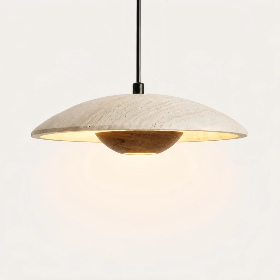 Lampada a sospensione Aster Wabi-Sabi in travertino a forma di piattino