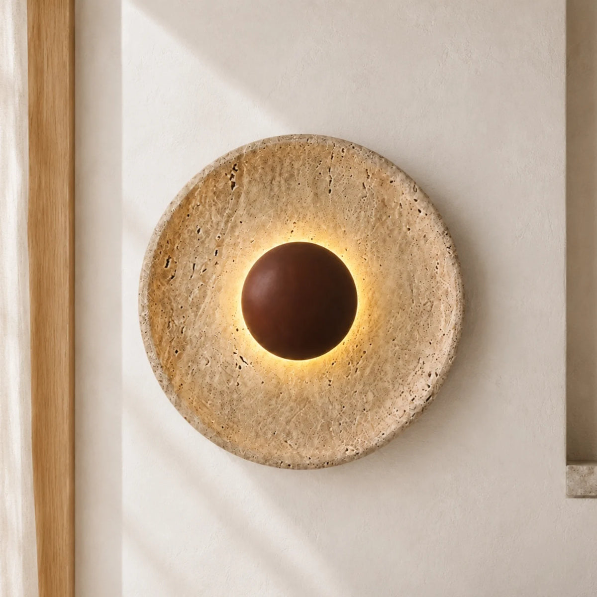 Applique murale ronde en travertin Caedralis Wabi-Sabi