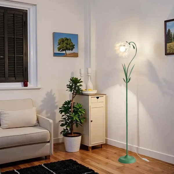 Demeter Vintage Countryside Tulip Floor Lamp3.webp__PID:8e3e1f3b-11d2-4f4b-b93e-f06e806449a5