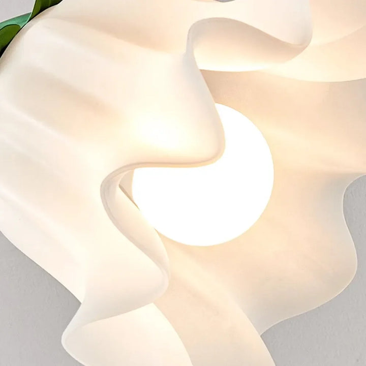 Demeter Vintage Countryside Tulip Floor Lamp Detail1.webp__PID:1fc073ad-d898-408e-be1f-3b11d2ef4bf9
