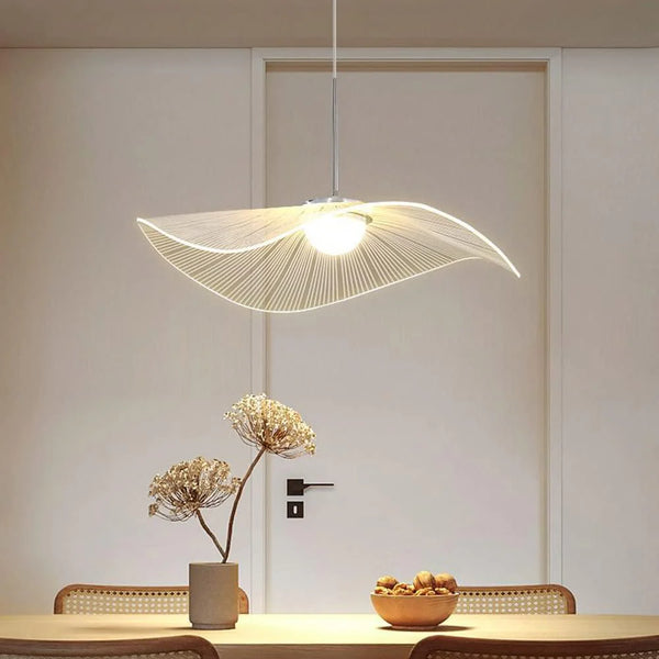 Lampada a sospensione a LED Anwen Nordic in acrilico a forma di foglia di loto