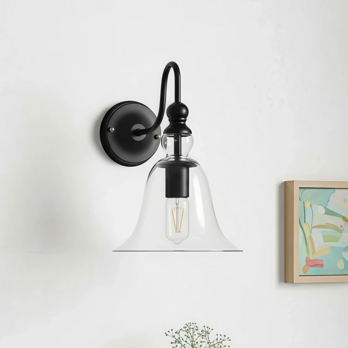 Applique murale Riggs avec abat-jour en verre clair en forme de cloche