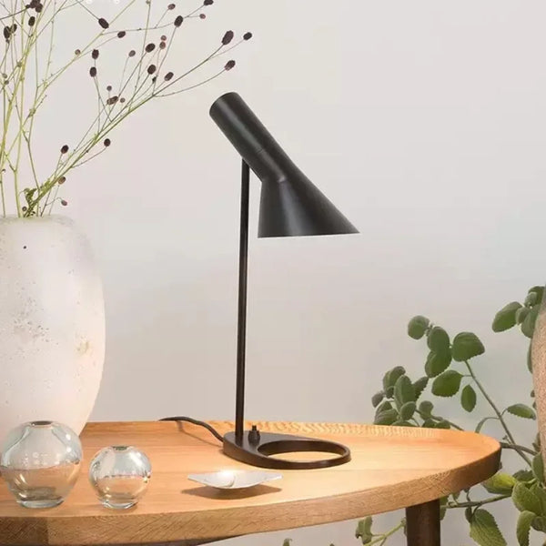 Lampada da tavolo in metallo asimmetrica direzionale Antaeus