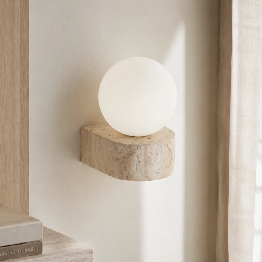 Lampada da parete a sfera in pietra travertino vintage Vynoria